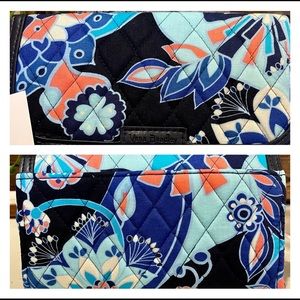 Vera Bradley Trimmed Wallet Wristlet Lotus NWT